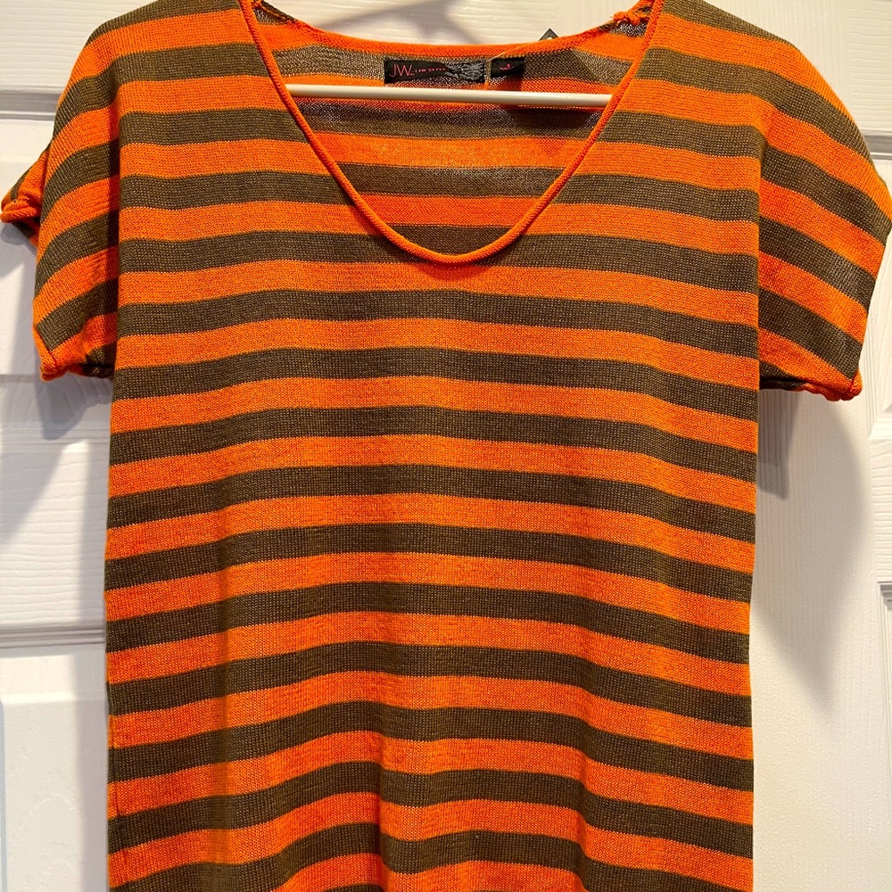 Short sleeve knit sweater- NWT Adult Sz Small